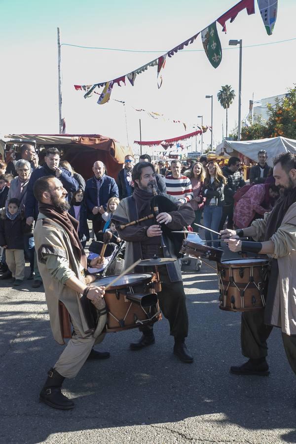 En imágenes, juegos, música y artesanía en el Mercado Medieval de Córdoba