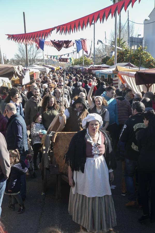 En imágenes, juegos, música y artesanía en el Mercado Medieval de Córdoba