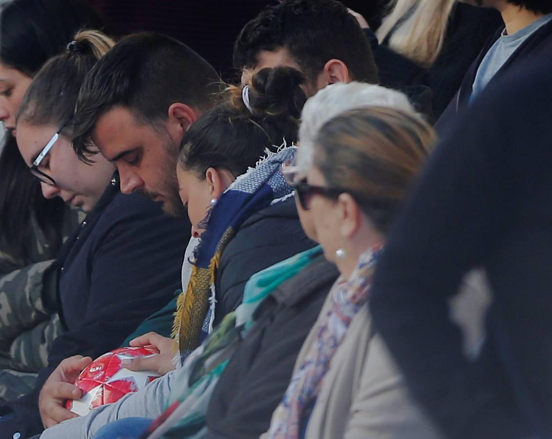 En imágenes: tristeza y desolación en el tanatorio de la barriada malagueña de El Palo