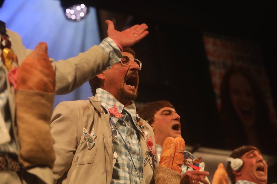 FOTOS: Chirigota Los cachito pan en el COAC 2019