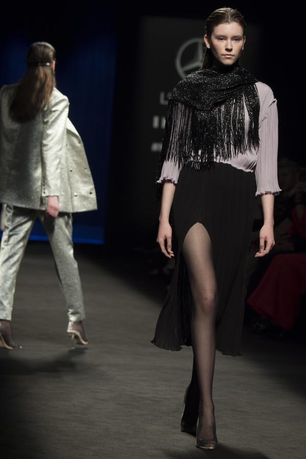 De los 
colores intensos
y fuertes del invierno, empiezan a deslizarse por la pasarela colores pasteles, empolvados, menos típicos para esta estación del año. 