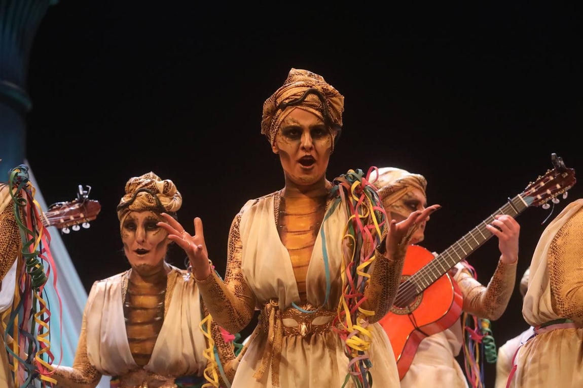 Fotos: Comparsa Lasss Envenenásss en el COAC 2019