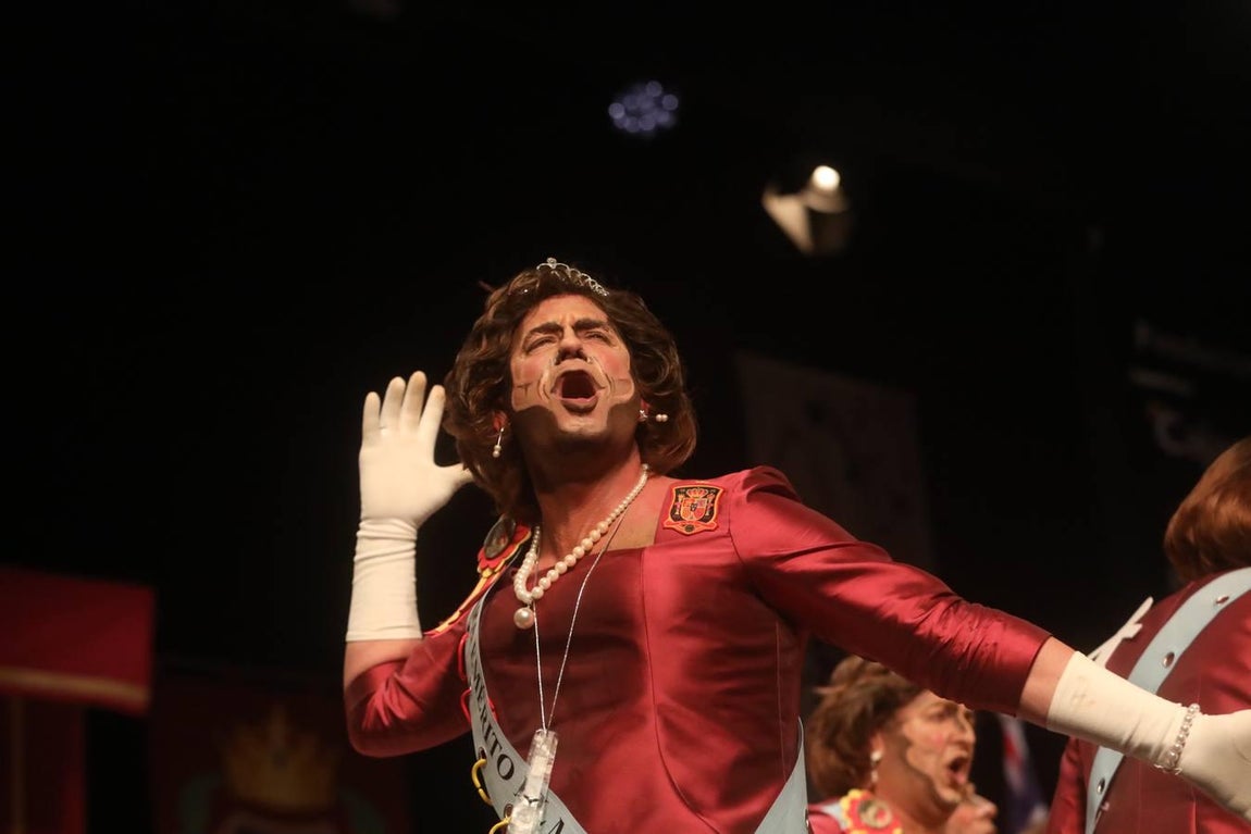 FOTOS: chirigota Este año ya me toca a mí