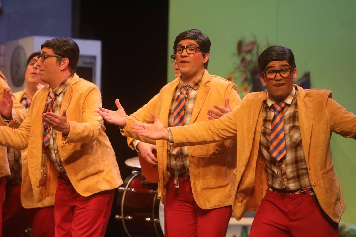 FOTOS: chirigota Los que no valen ni para estar escondidos