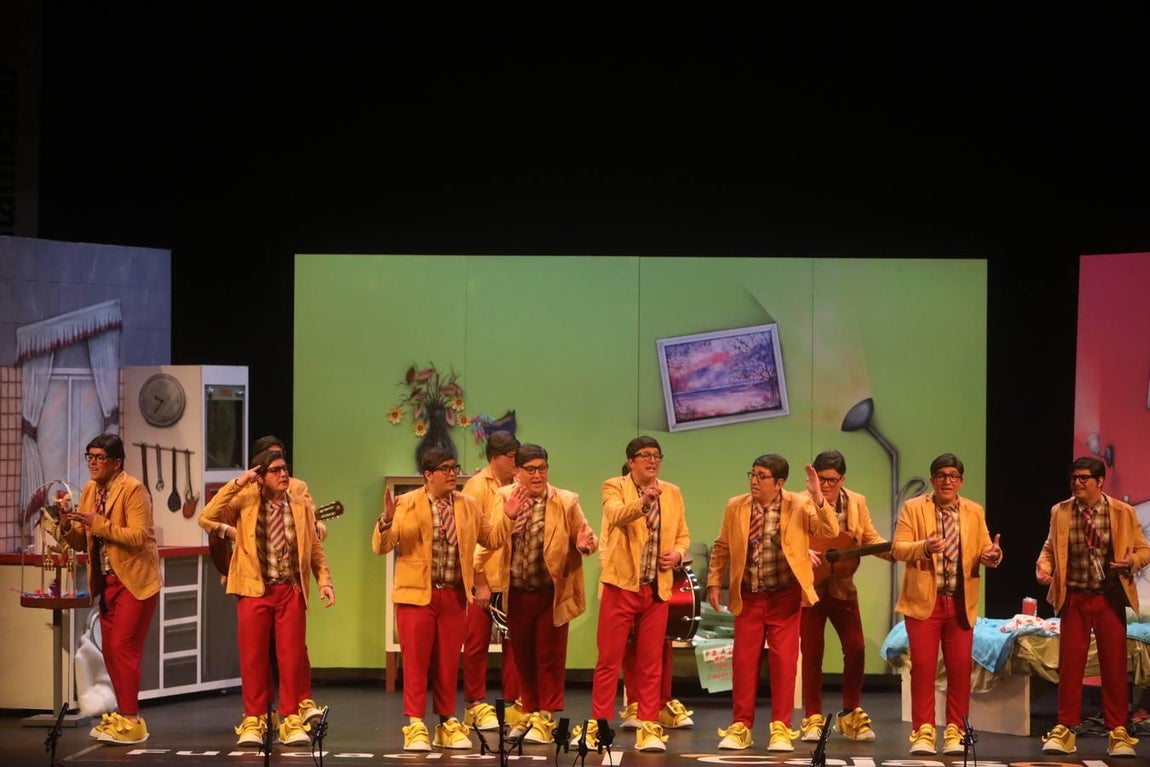 FOTOS: chirigota Los que no valen ni para estar escondidos