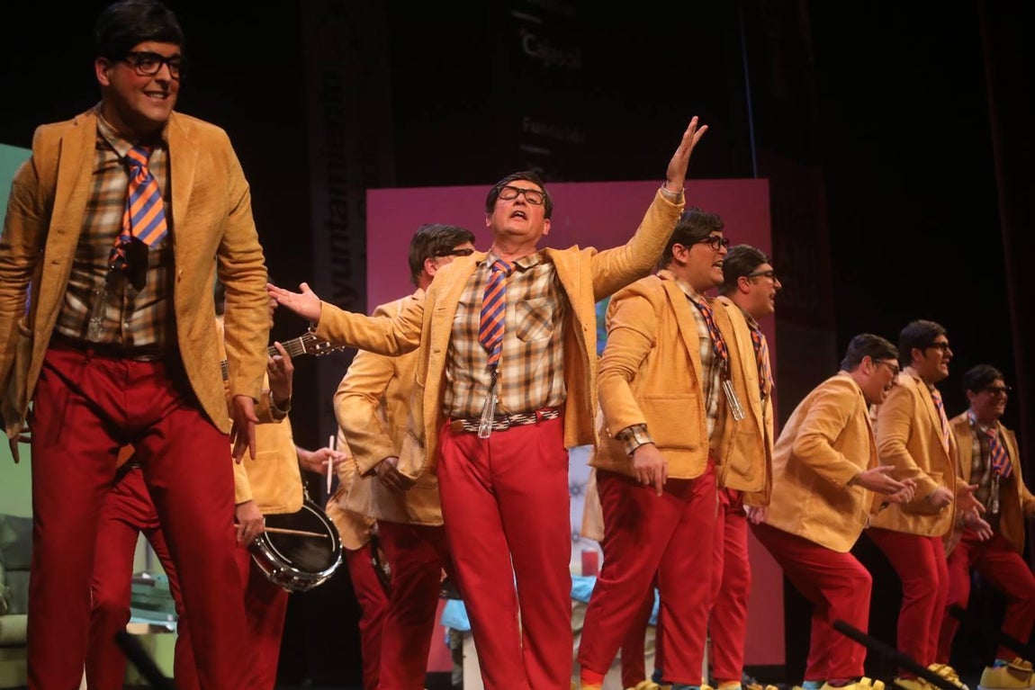 FOTOS: chirigota Los que no valen ni para estar escondidos