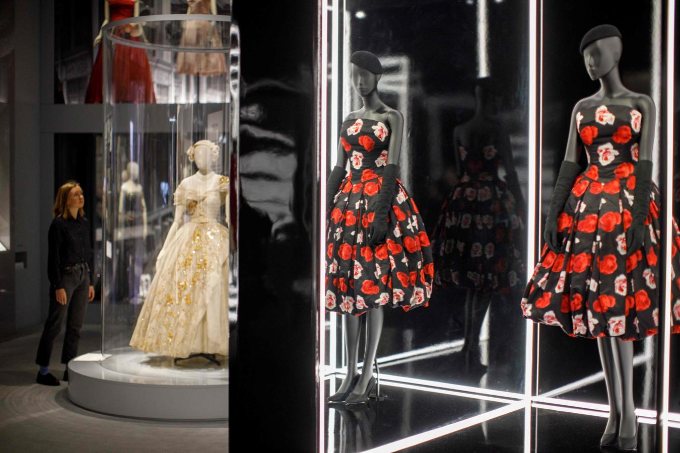 El Museo Victoria &amp;amp; Albert de Londres acoge la mayor retrospectiva de Dior