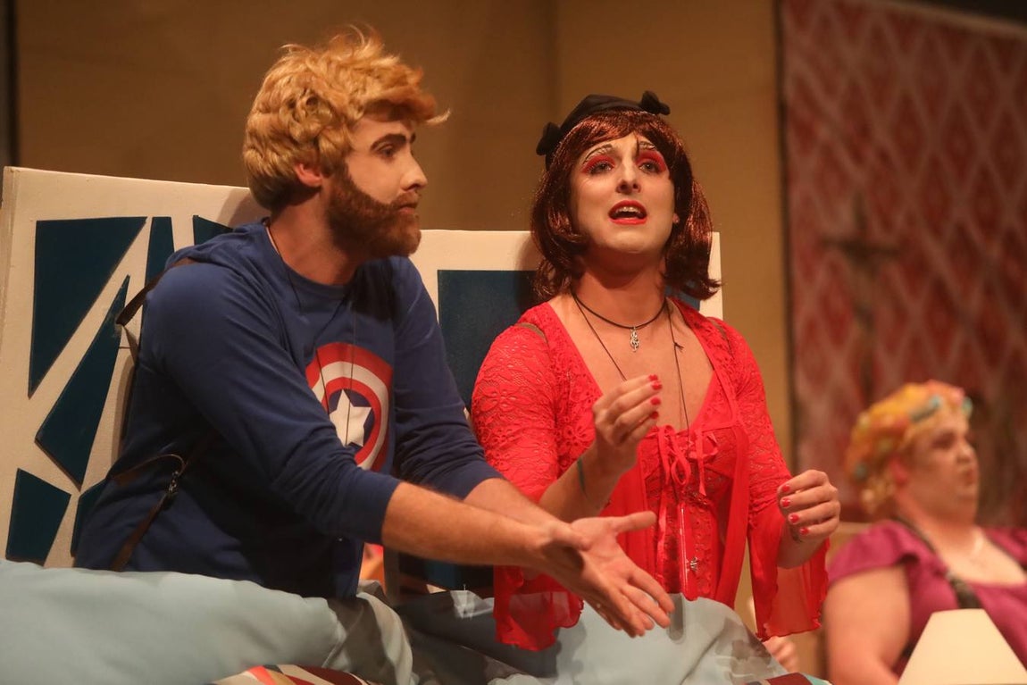 FOTOS: chirigota Tú de izquierda y yo de derecha