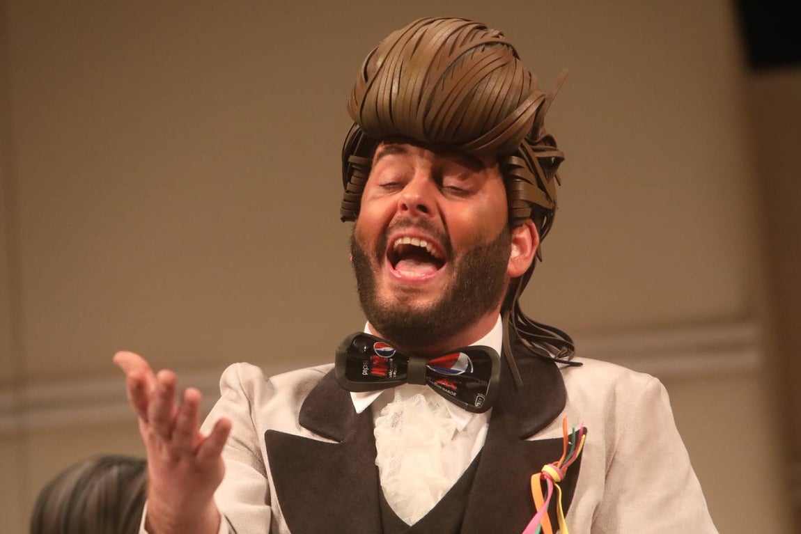 FOTOS: chirigota Paqui, baja aunque sea en pijama