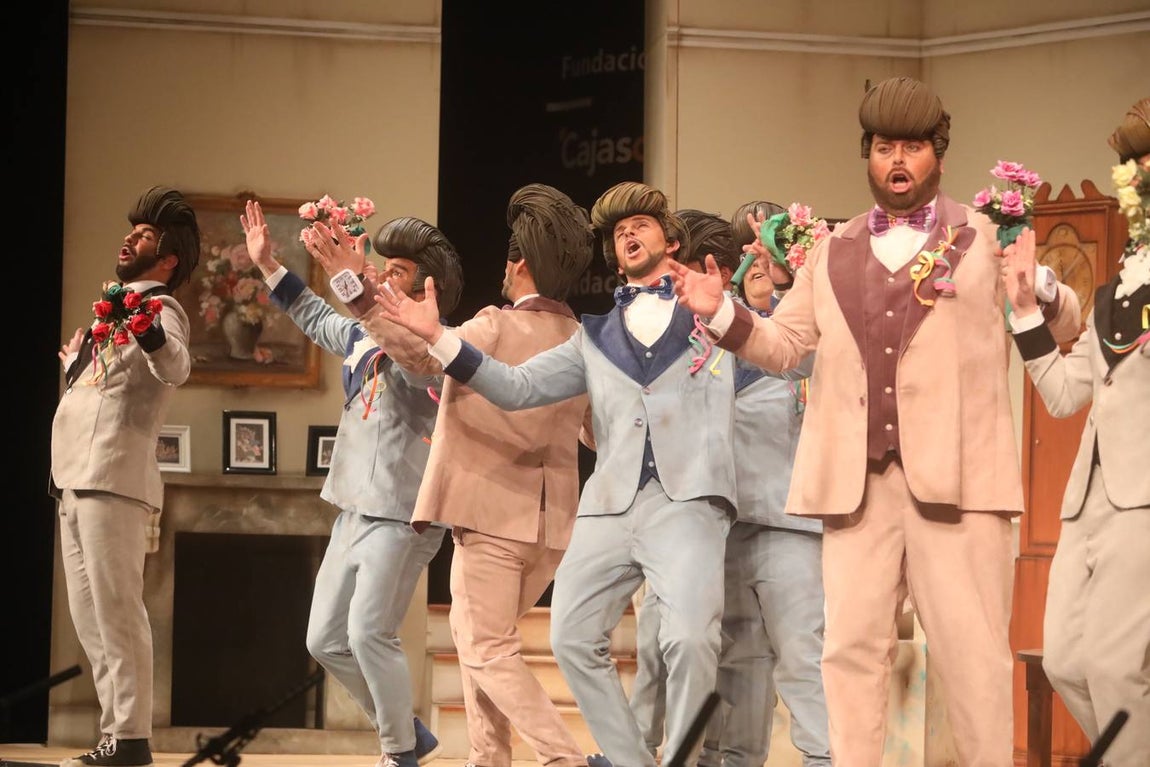 FOTOS: chirigota Paqui, baja aunque sea en pijama