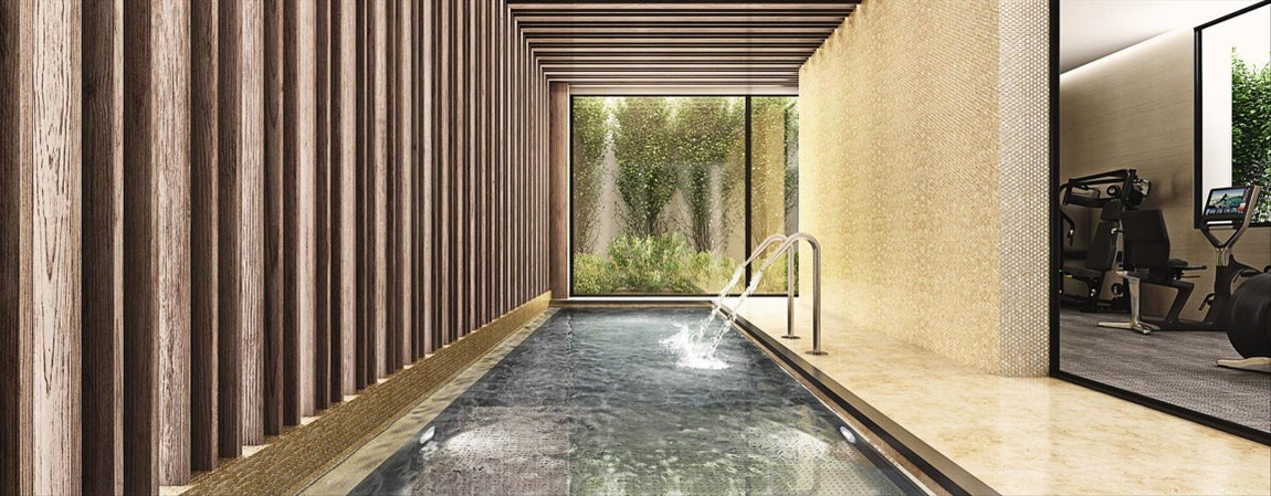 Piscina. El inmueble realmente es un tríplex y está situado muy cerca del famoso parque del Retiro. Con un impresionante paisaje a la ciudad, esta vivienda es la única de la promoción Montalbán 11 que está sin vender ya que las otras nueve fueron compradas en un tiempo récord.