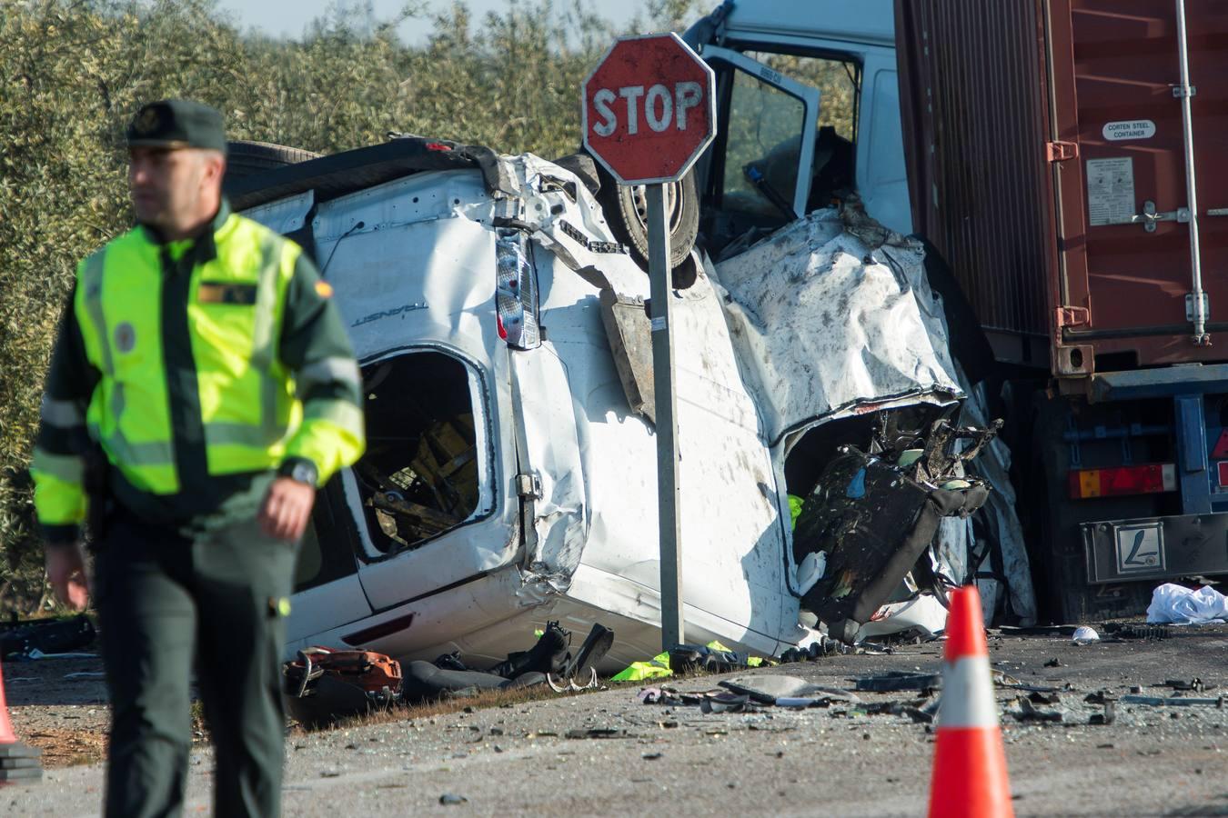 Crónica gráfica del accidente mortal en la carretera que une Arahal con Utrera