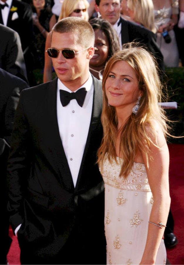 Su gran amor. En 1998 Aniston comenzó a salir con Brad Pitt, convirtiéndose esta en su relación más conocida. Se casaron en el 2000 en una ceremonia íntima y estuvieron juntos hasta 2005. Hay quienes piensan que Pitt fue su gran amor y que, a día de hoy, aún no lo ha superado.
