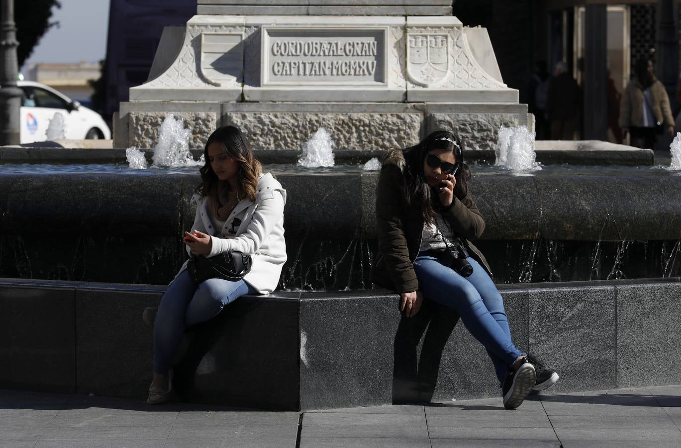 El rayo de sol que no cesa en el invierno de Córdoba, en imágenes