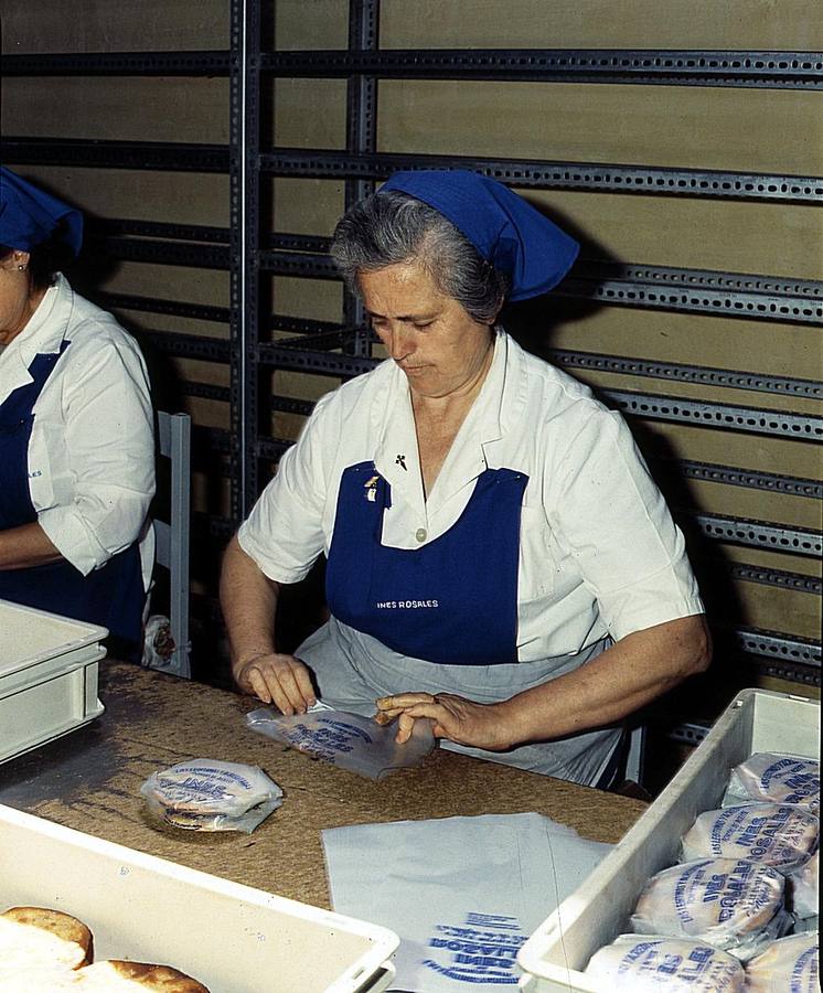 Inés Rosales o cómo hacer 400.000 tortas de aceite cada día