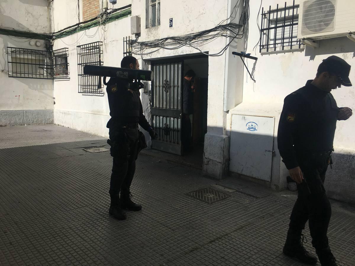 FOTOS: Operación policial antidroga en El Puerto. Incautan marihuana y armas