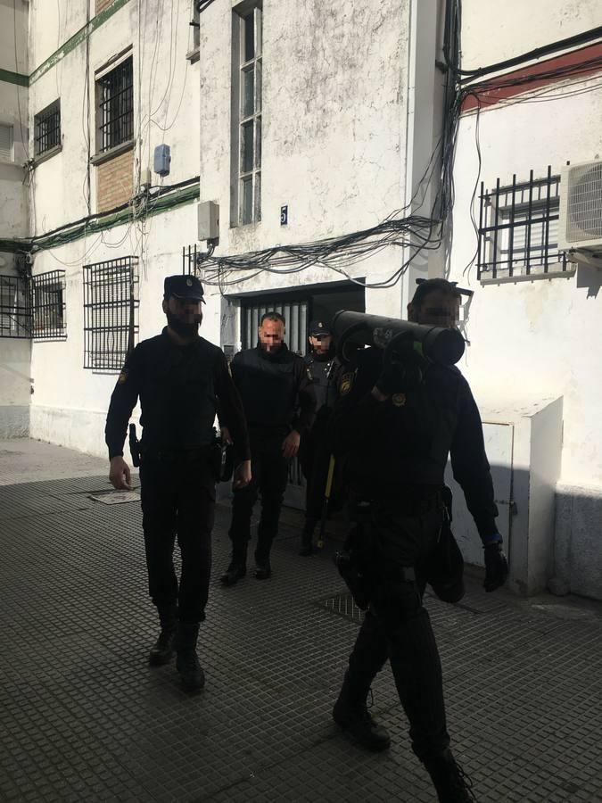 FOTOS: Operación policial antidroga en El Puerto. Incautan marihuana y armas