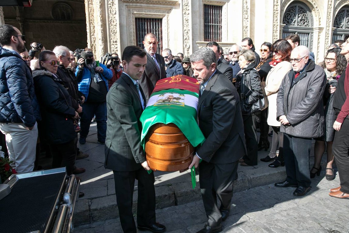 Autoridades, familia y amigos despiden a Távora en Sevilla