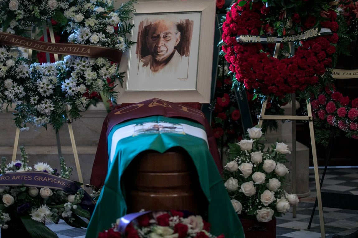 Autoridades, familia y amigos despiden a Távora en Sevilla