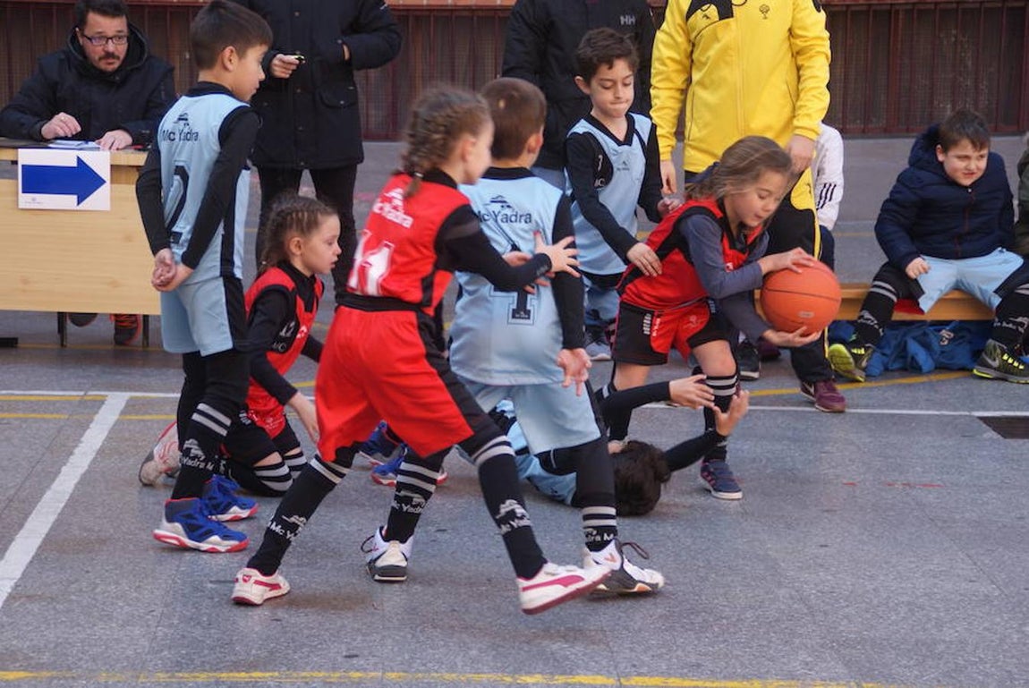 Las mejores imágenes del encuentro entre el Ntra. Sra. Providencia y el Sagrada Familia Jorge Juan. 