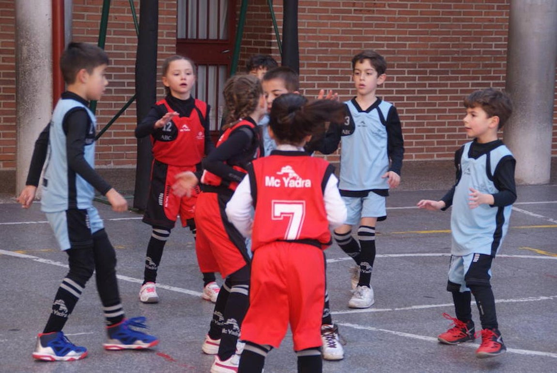 Las mejores imágenes del encuentro entre el Ntra. Sra. Providencia y el Sagrada Familia Jorge Juan. 