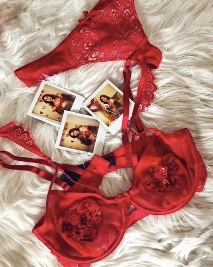La firma Ritratti Milano ha lanzado una amplia colección para celebrar San Valentín. Braguitas, sujetadores, batas y camisones conforman una sección llena de glamour. El sujetador de la imagen cuesta en torno a los 65 euros.