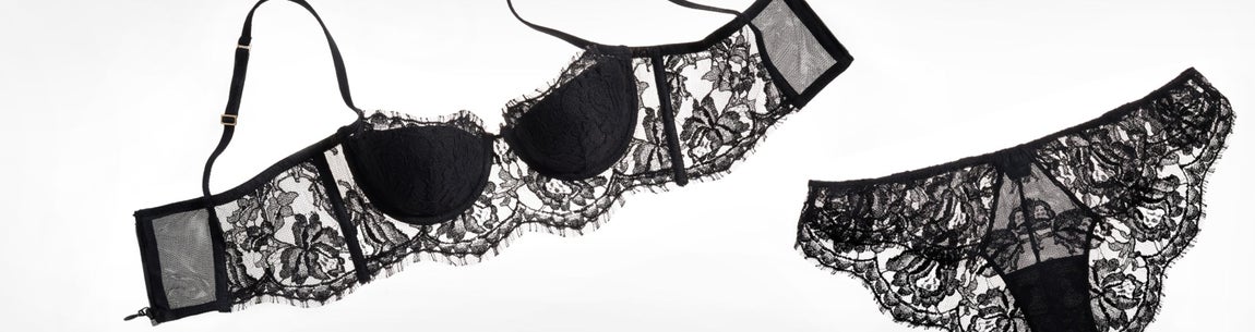 Se trata de uno de los conjuntos más elegantes de La Perla. La firma de lujo tiene una amplia colección en negro, blanco y fucsia, lista para estrenar en San Valentín y seguir llevándolo el resto del año. El hato completo vale 525 euros.