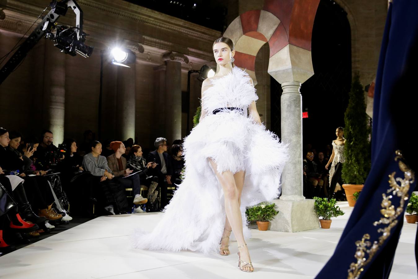 El desfile de Óscar de la Renta con los arcos de la Mezquita de Córdoba como fondo