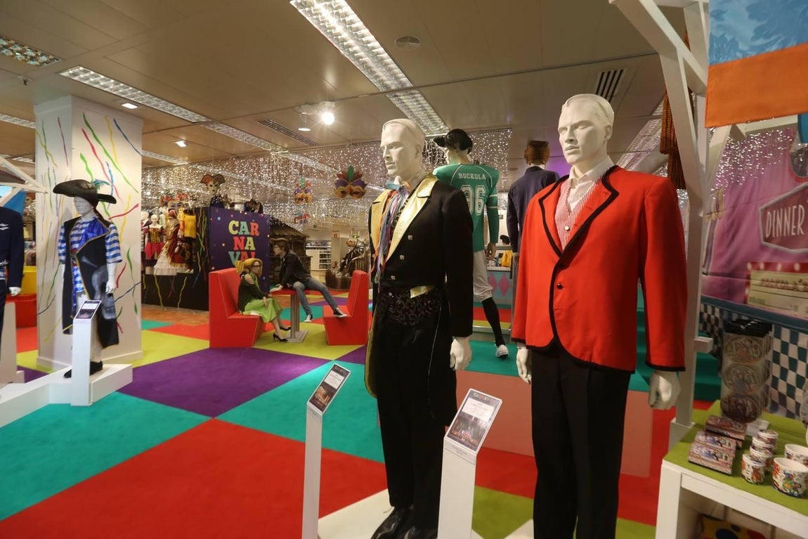Exposición de disfraces de coros de Carnaval en El Corte Inglés