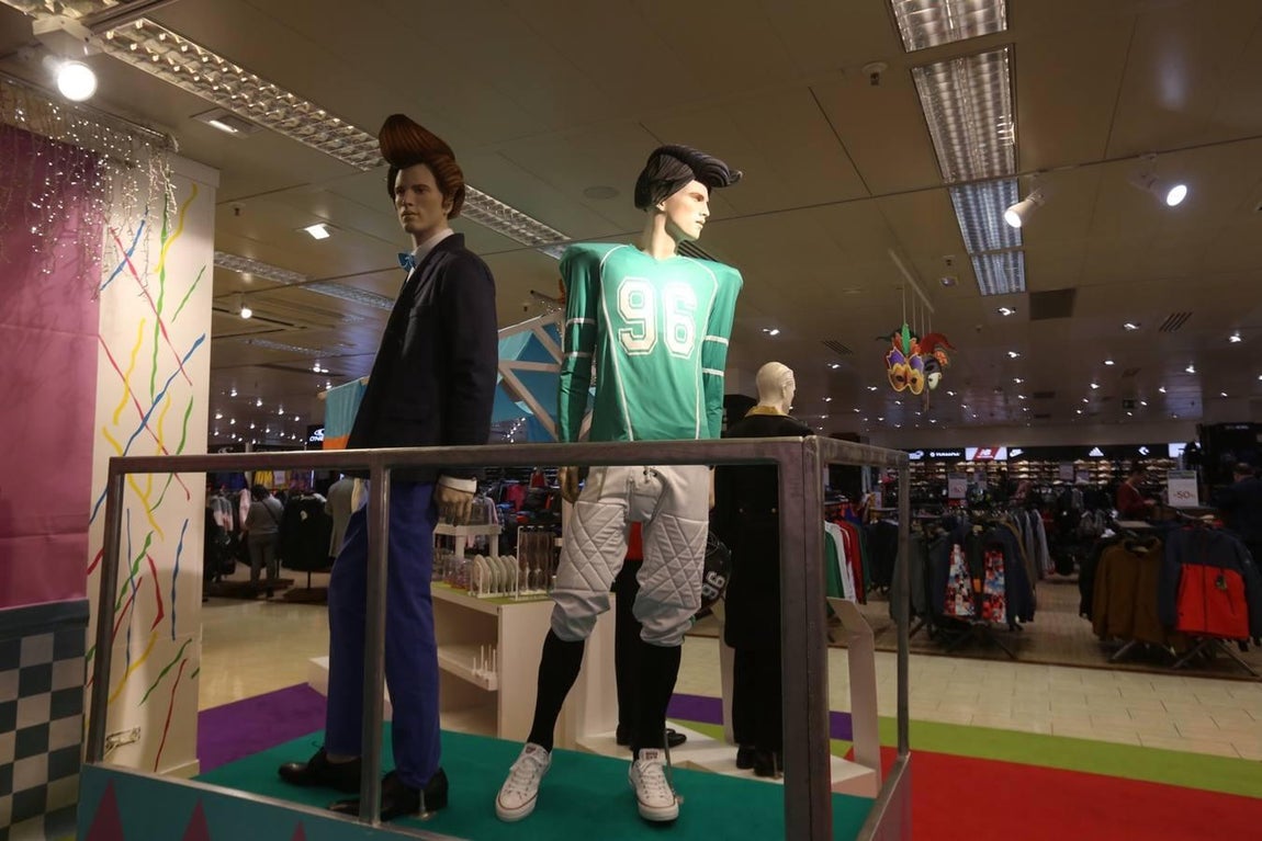 Exposición de disfraces de coros de Carnaval en El Corte Inglés