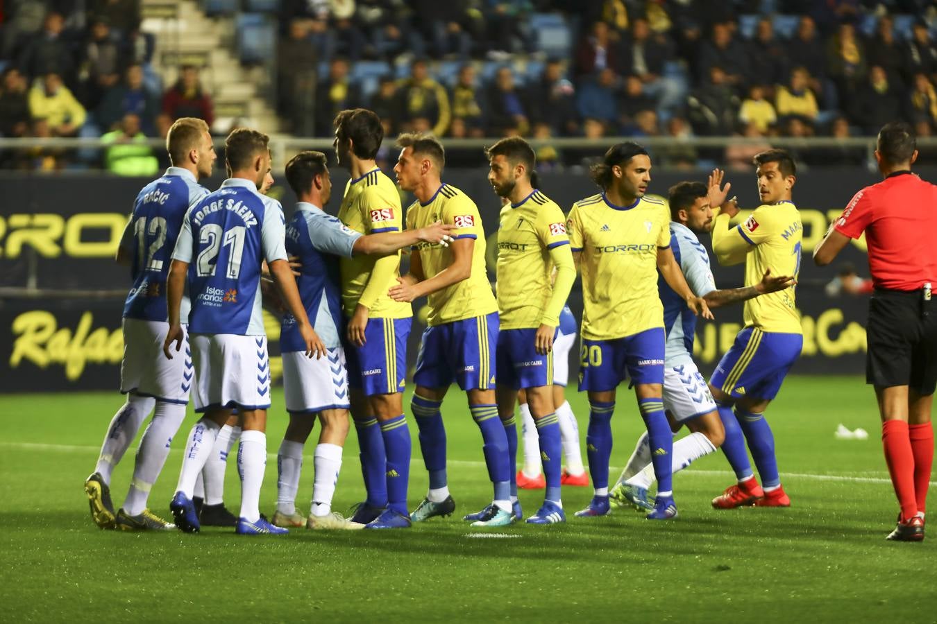 Partido Cádiz-Tenerife (2-0)