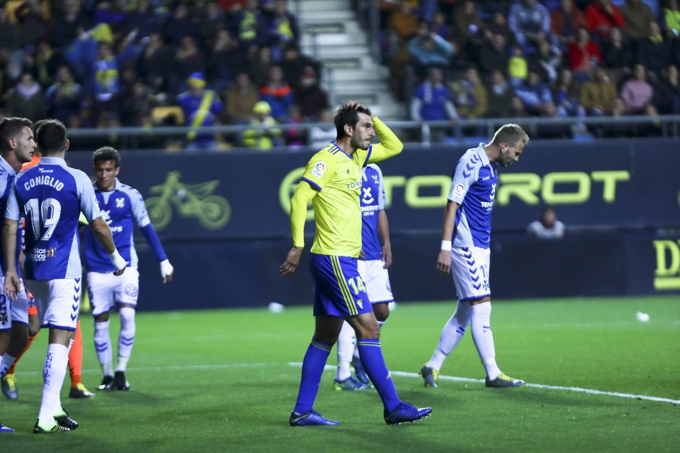 Partido Cádiz-Tenerife (2-0)