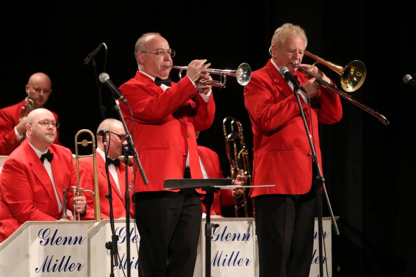 El concierto de Glenn Miller en el Teatro Góngora, en imágenes