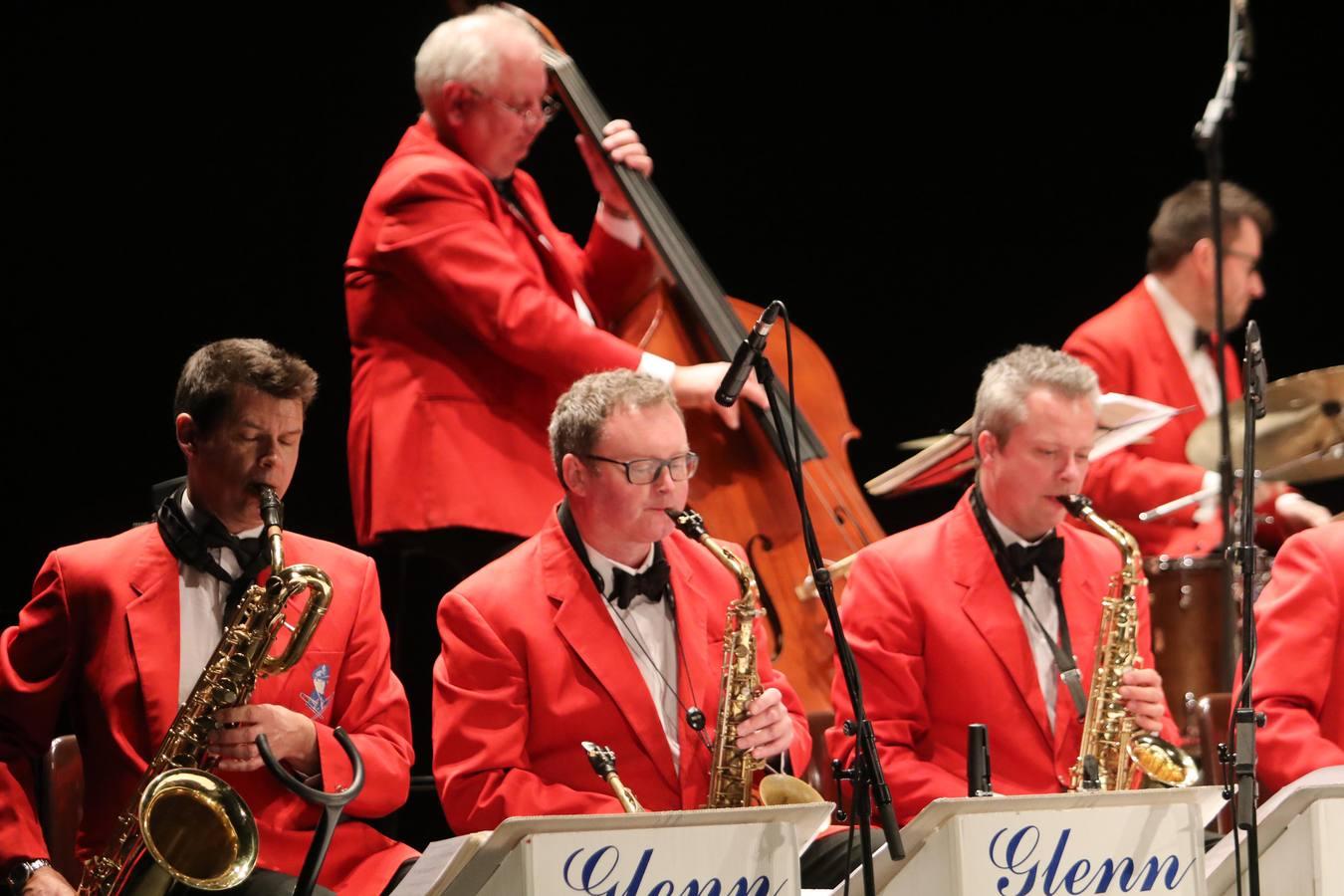 El concierto de Glenn Miller en el Teatro Góngora, en imágenes