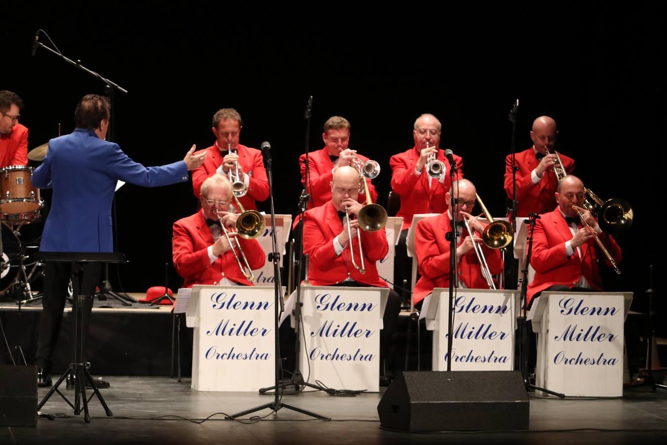 El concierto de Glenn Miller en el Teatro Góngora, en imágenes