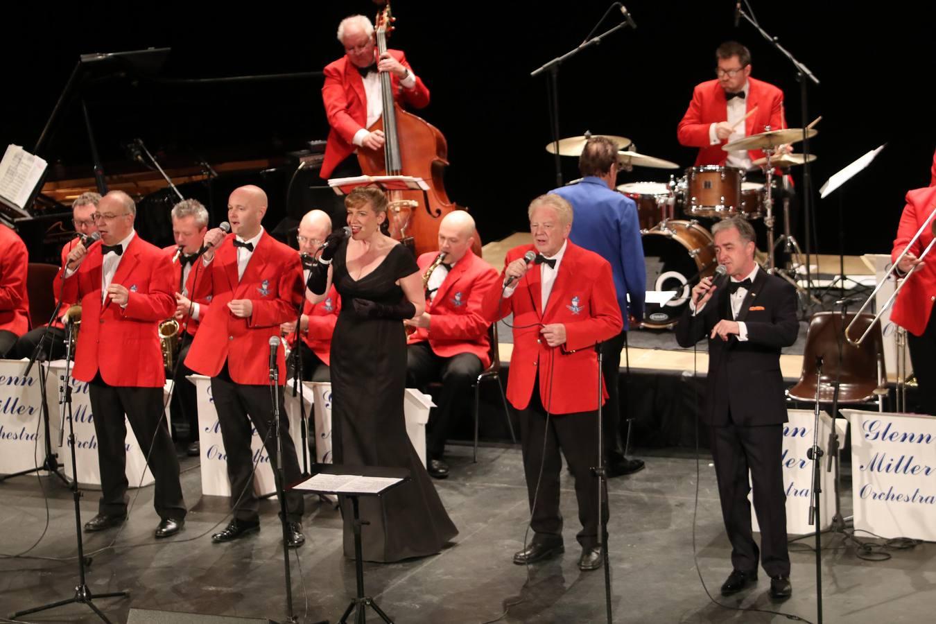 El concierto de Glenn Miller en el Teatro Góngora, en imágenes