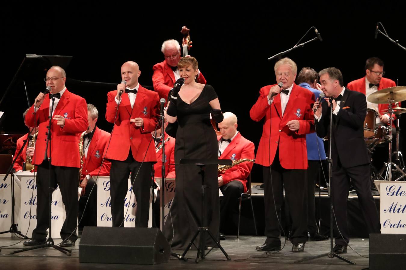 El concierto de Glenn Miller en el Teatro Góngora, en imágenes