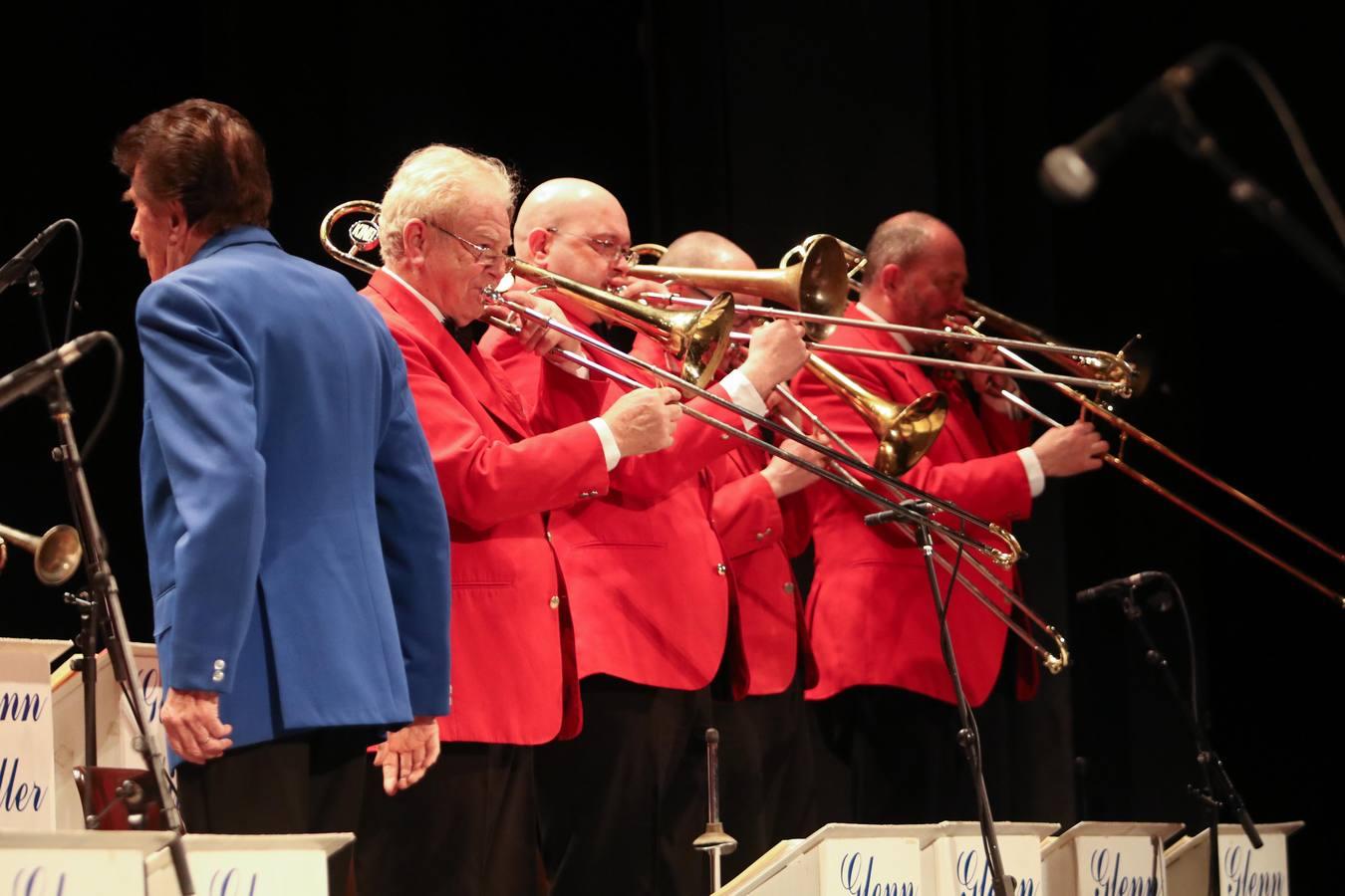 El concierto de Glenn Miller en el Teatro Góngora, en imágenes