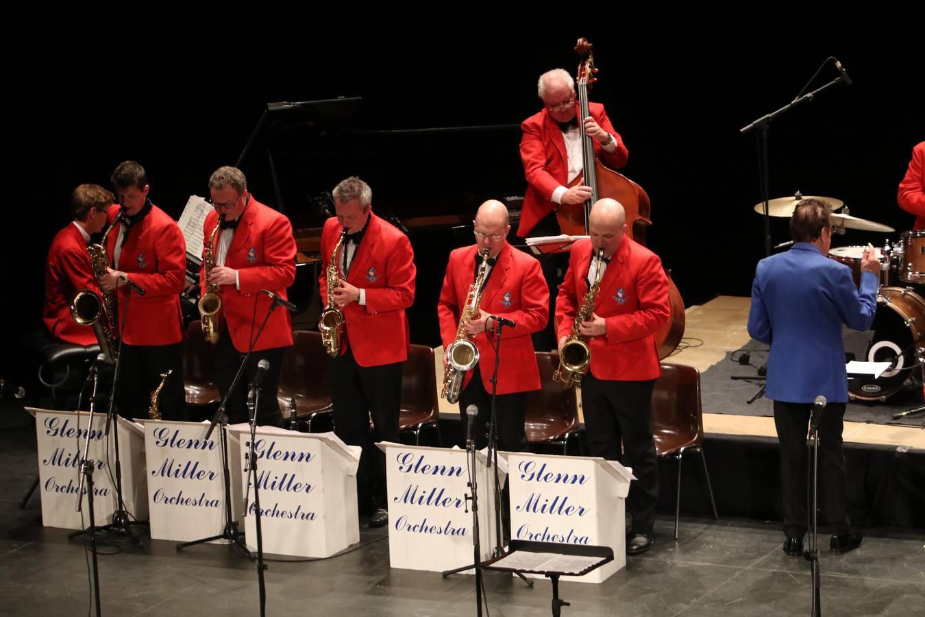 El concierto de Glenn Miller en el Teatro Góngora, en imágenes