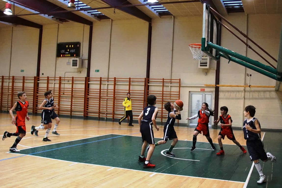 Las mejóres imágenes del partido de baloncesto entre San Patricio Soto y Ntra. Sra. Providencia