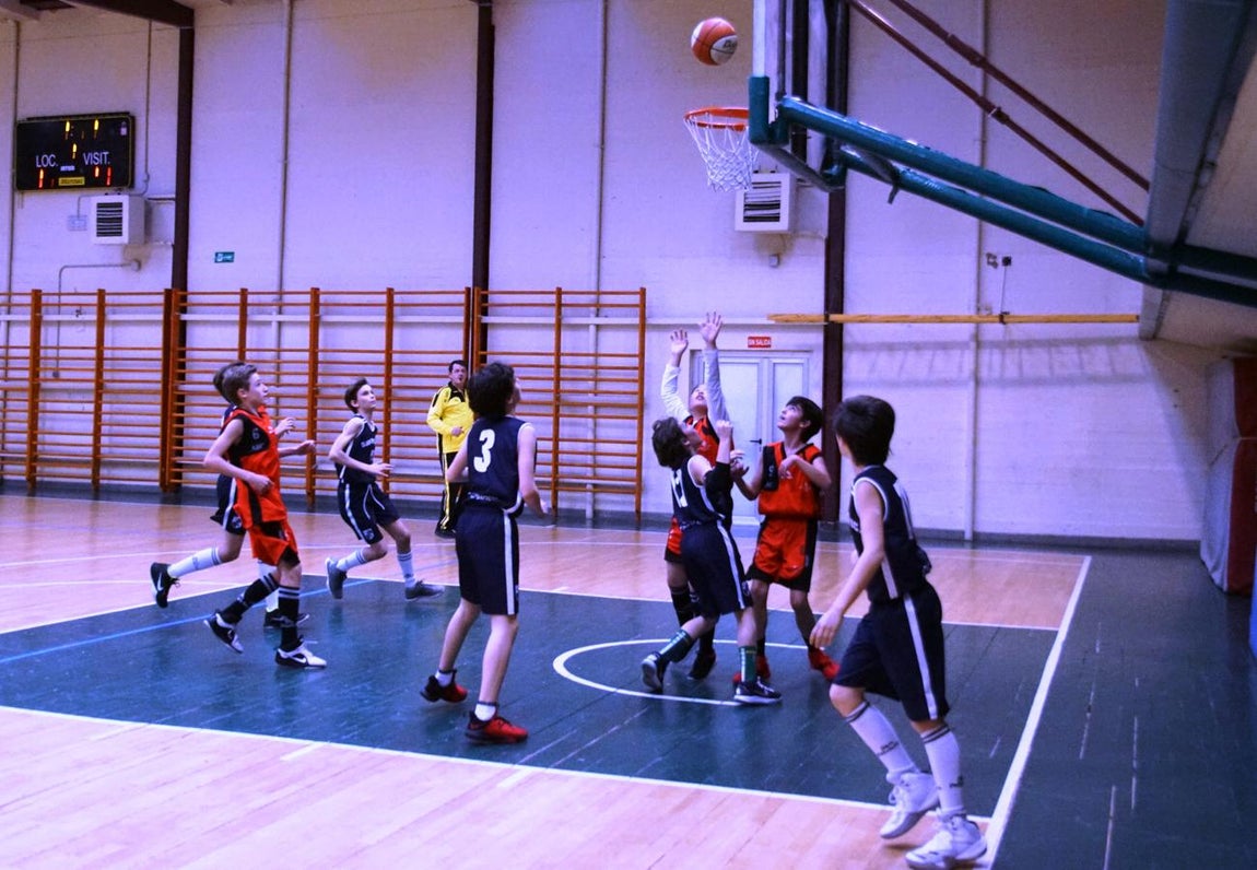 Las mejóres imágenes del partido de baloncesto entre San Patricio Soto y Ntra. Sra. Providencia