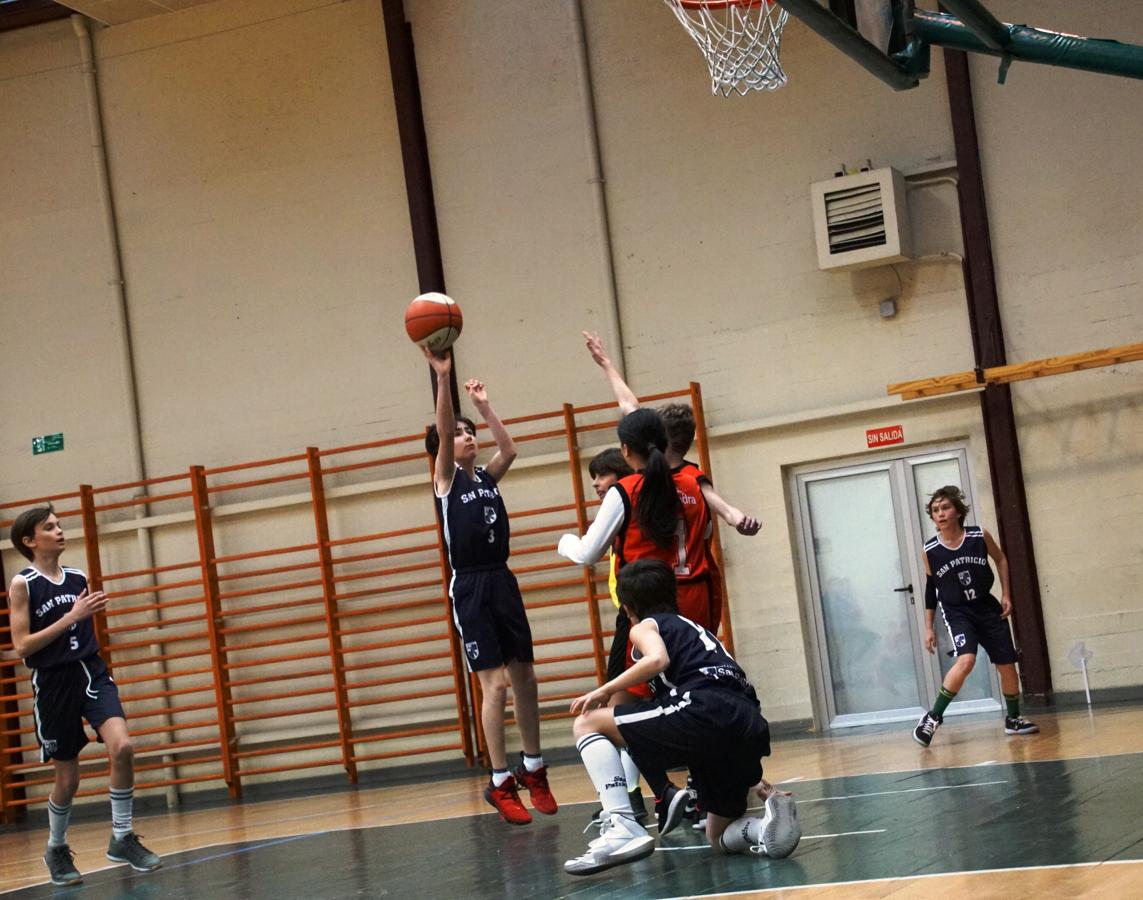 Las mejóres imágenes del partido de baloncesto entre San Patricio Soto y Ntra. Sra. Providencia