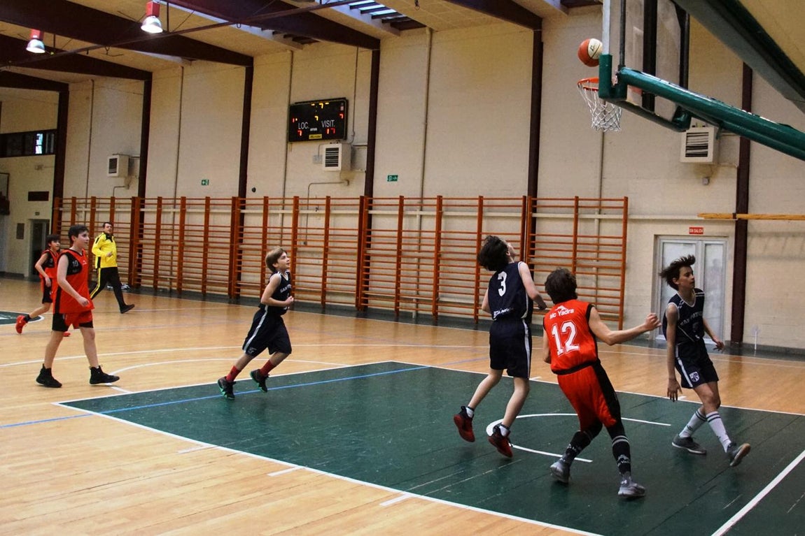 Las mejóres imágenes del partido de baloncesto entre San Patricio Soto y Ntra. Sra. Providencia