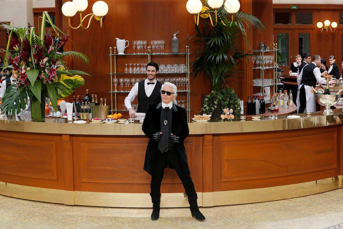 «Mis gafas de sol son mi burka... Soy un poco miope, y la gente, cuando tiene miopía, cuando se quitan las gafas parecen perritos que quieren ser adoptados». 