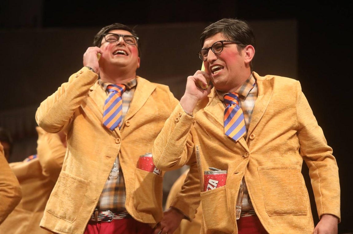 FOTOS: chirigota Los que no valen ni para estar escondidos