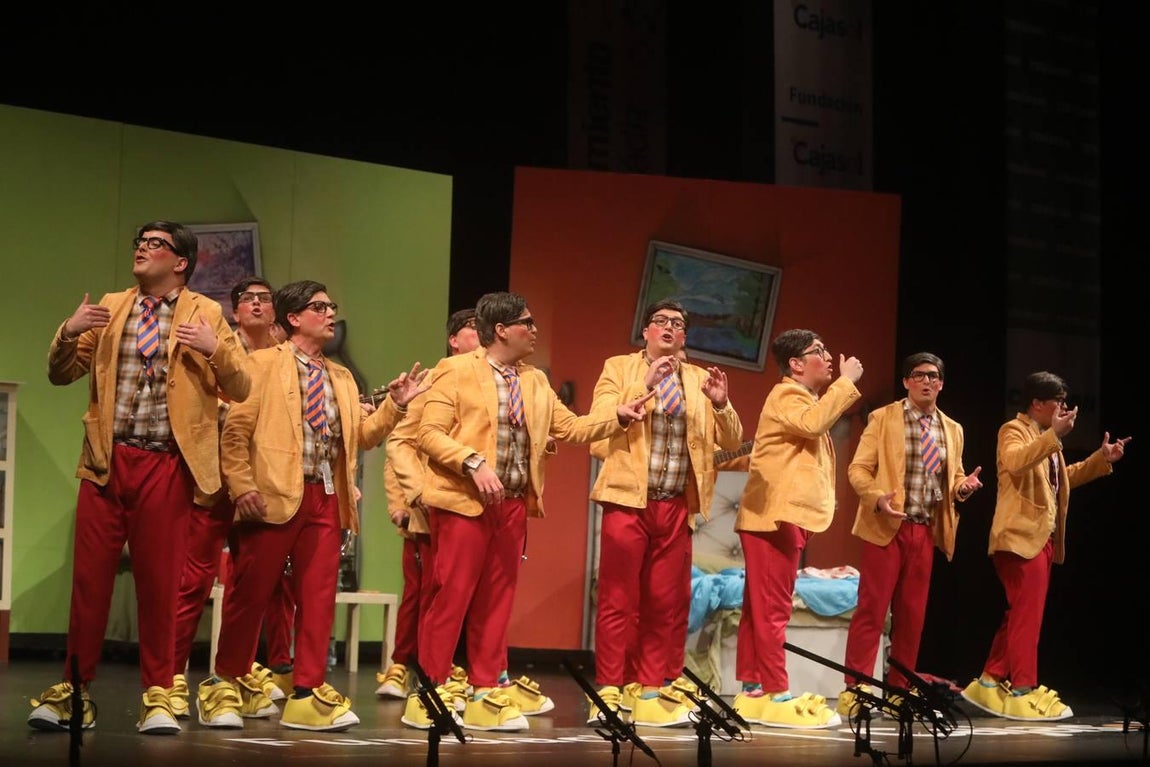 FOTOS: chirigota Los que no valen ni para estar escondidos