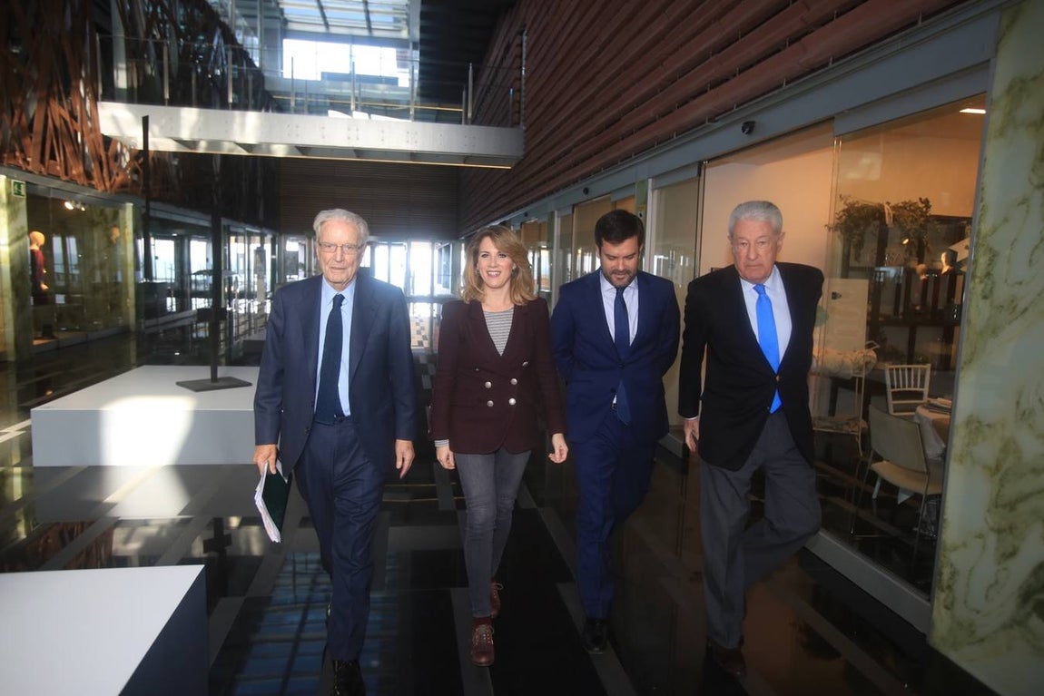 FOTOS: Antonio Garrigues Walker aborda en Cádiz el modelo social actual