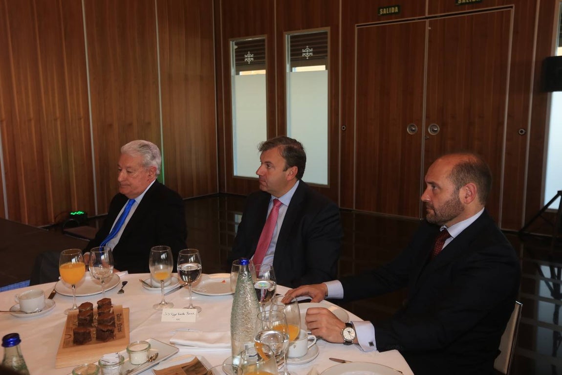 FOTOS: Antonio Garrigues Walker aborda en Cádiz el modelo social actual