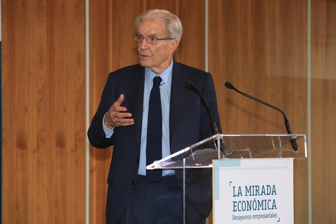 FOTOS: Antonio Garrigues Walker aborda en Cádiz el modelo social actual