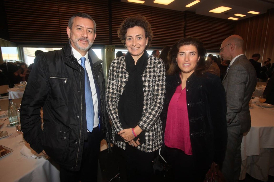 FOTOS: Antonio Garrigues Walker aborda en Cádiz el modelo social actual